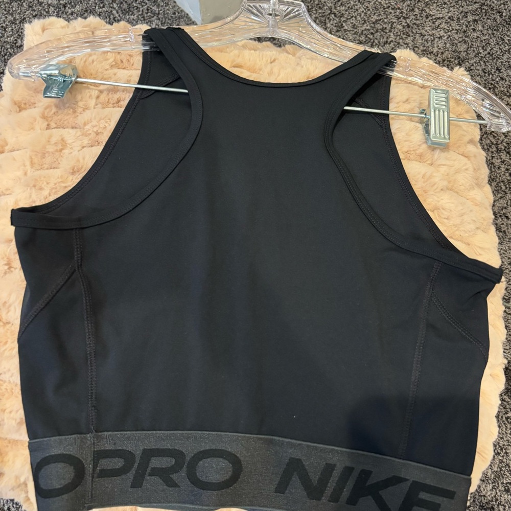 BRAND NEW🏋️♀️ Nike Pro Dri-FIT Crop Tank
Tag off but never worn, didn’t fit me - Picture 5 of 5